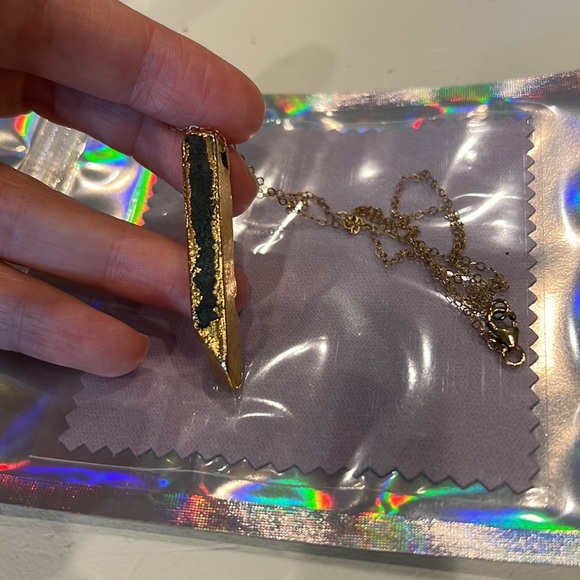 Lapis Lazuli Blue crystal outlined with gold leaf and gold filled chain hardware - Picture 5 of 6